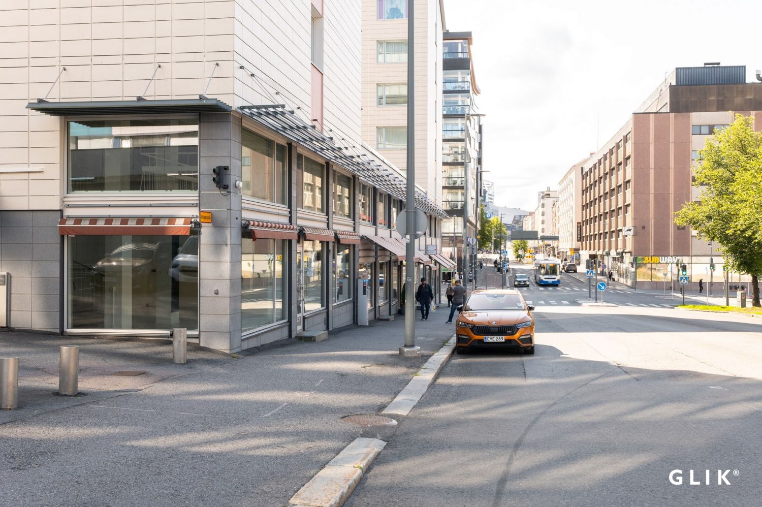 Liiketilaa Tampereen ytimestä Rautatienkadulta.

Persoonallinen ja valoisa liikehuoneisto jossa tilat 3 eri kerroksessa....