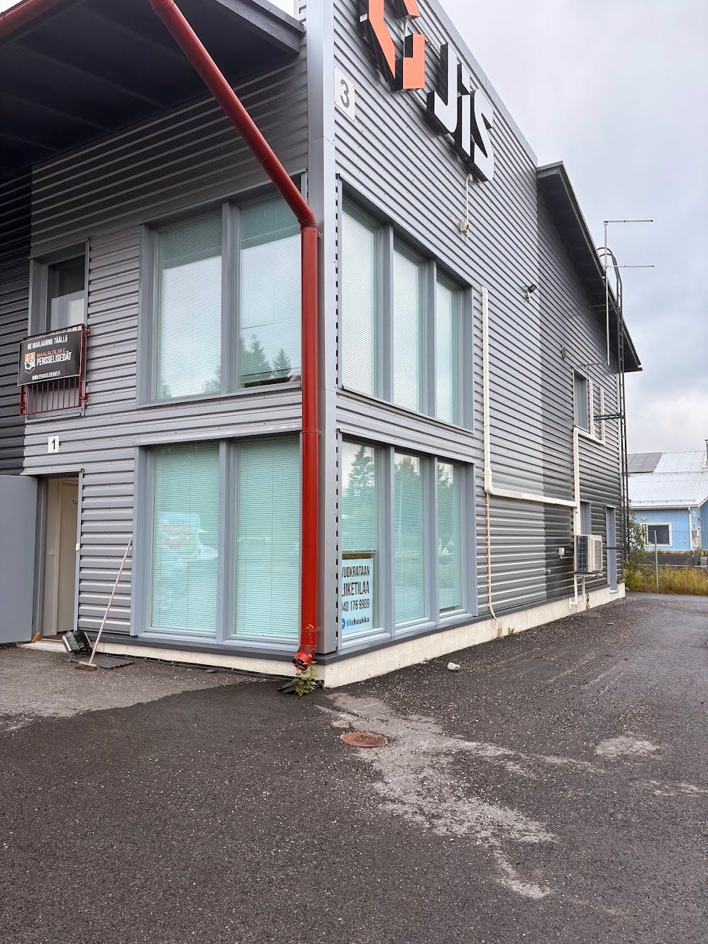 Rusko Business Parkissa  liiketilaa vapaana.
Päätytilassa on isot ikkunat, jotka tekevät 1. kerroksen myymälätilasta ja ...