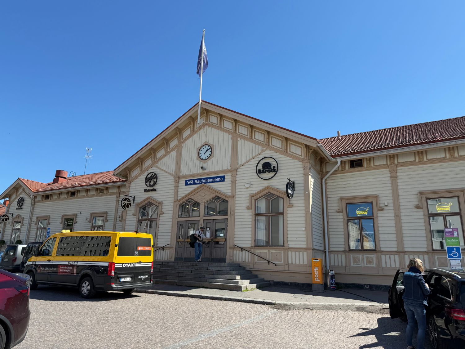 Erinomaisella paikalla aiemmin R-kioskina palvellut liiketila vapaana Oulun rautatieaseman odotusaulan yhteydestä. Upea ...
