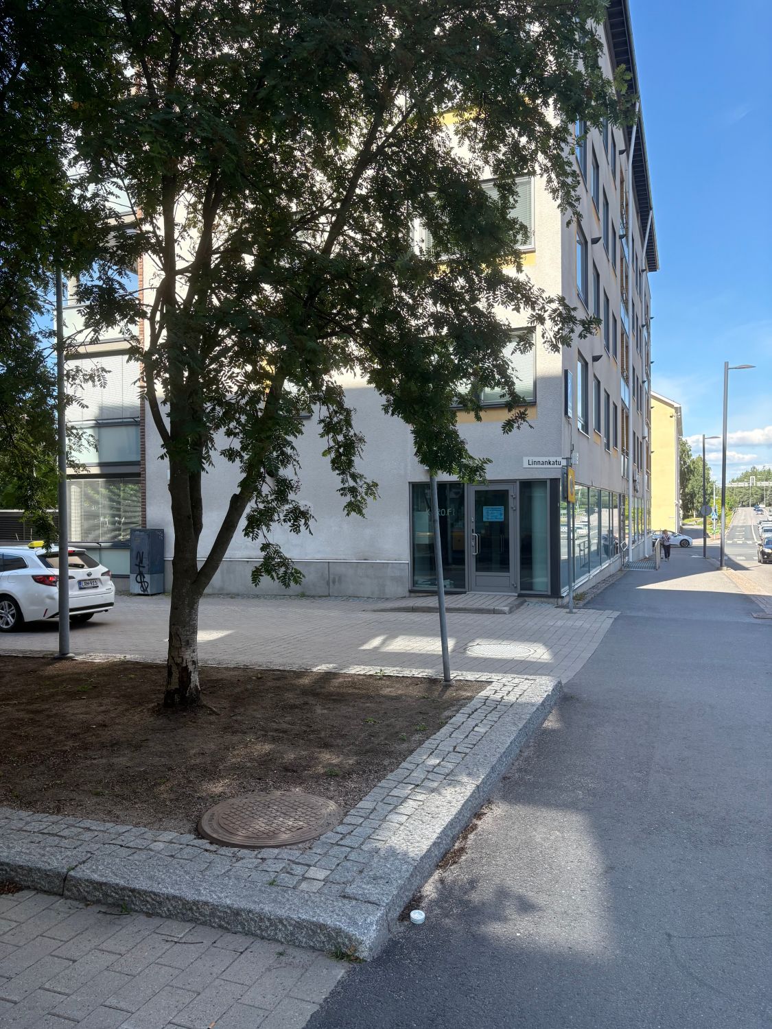 Etsitkö liike- tai toimistotilaa Oulusta? Tämä katutason 67m2 tila sopii hyvin liike- tai toimistotilaksi.
Sijainti Linn...