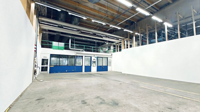 Vuokrataan 361m2 varasto/-tuotantotila Helsingin Kuninkaantammesta lyhyen ajomatkan päässä Hämeenlinnanväylältä. Tilasta...