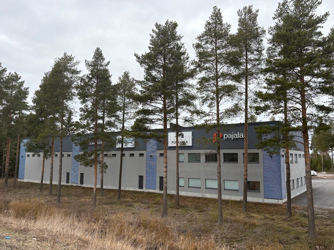 Syksyllä 2023 valmistuneessa liiketilassa nyt yksi tila vapaana.
Pohjapinta-ala 100m2 (+ 23 m2 parvi) 
Parvelle rakennet...
