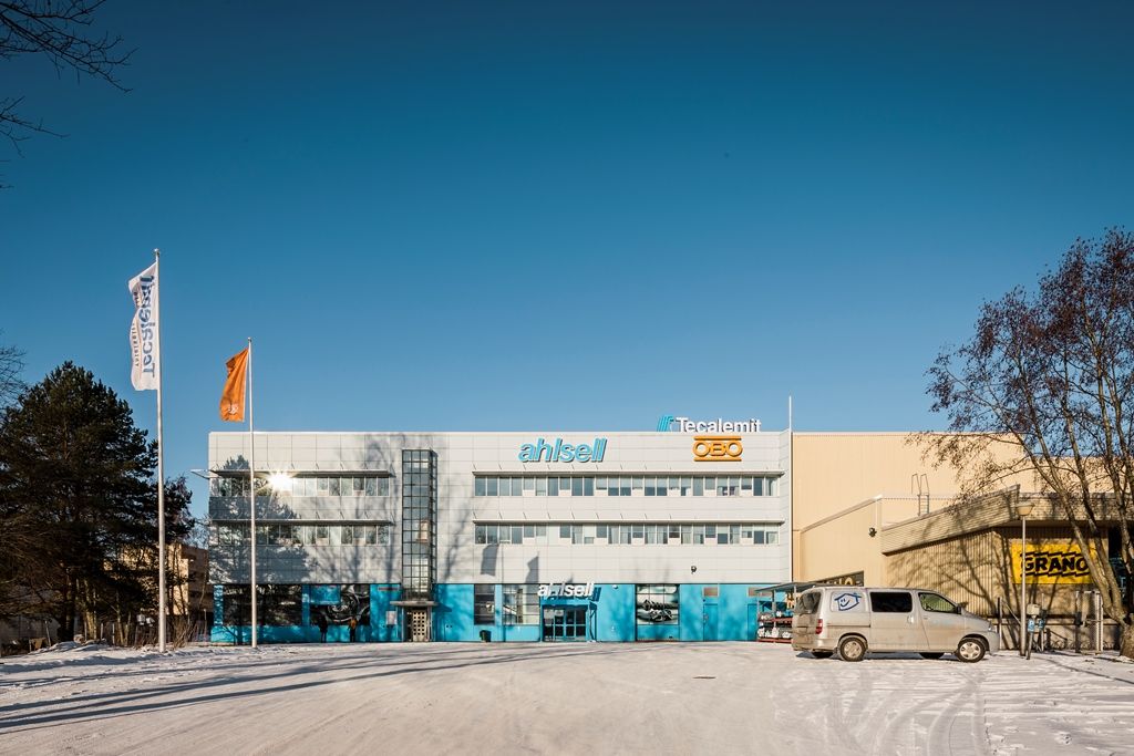 Maaliskuussa 2027 vapautuva varasto- /tuotantotila rakennuksen 1. kerroksessa lastauslaiturilla. Toisessa kerroksessa 25...