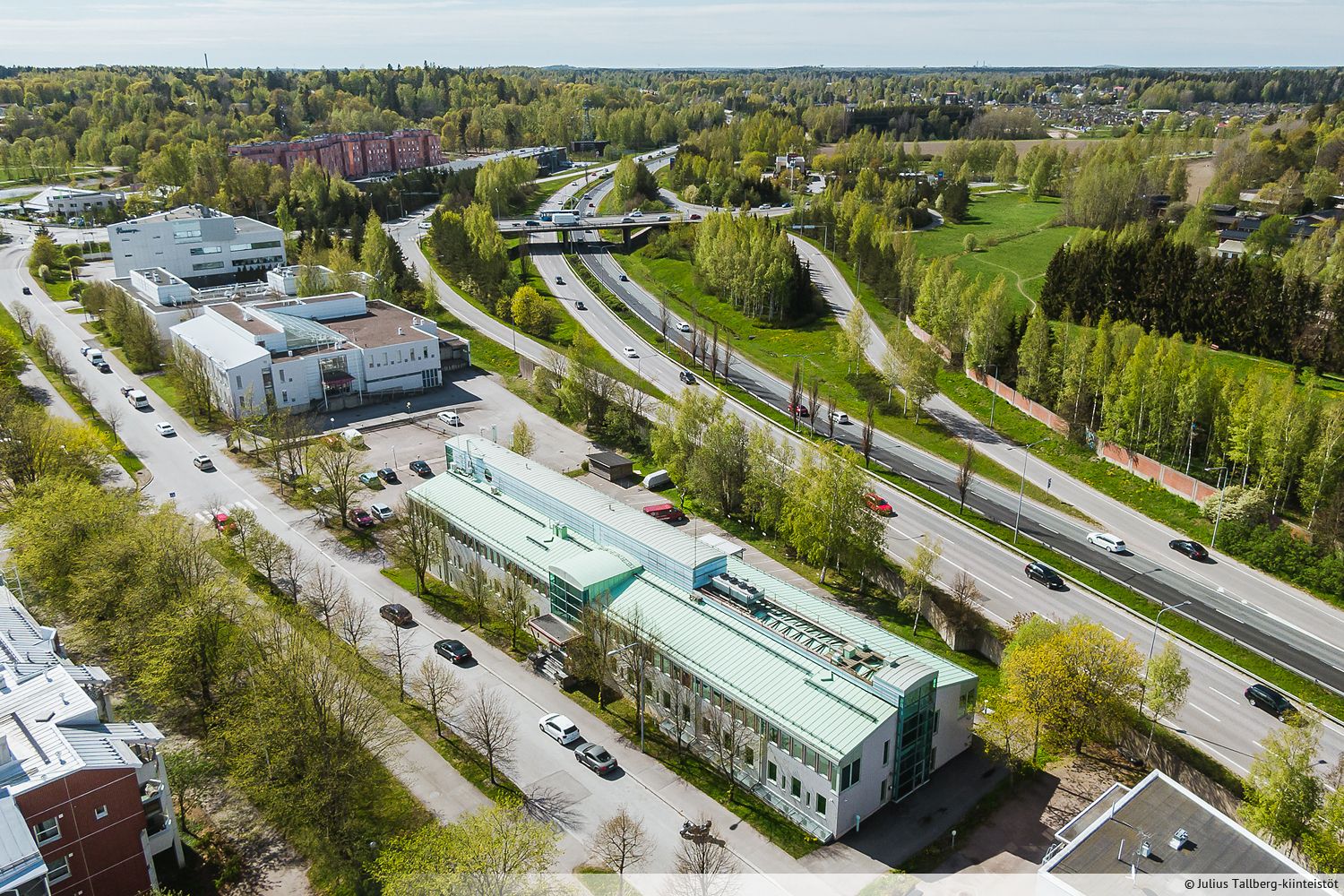 Vuokrataan jäähdytettyä, toisen kerroksen huonetoimistotilaa Helsingin Pukinmäestä. Kiinteistö sijaitsee hyvien kulkuyht...