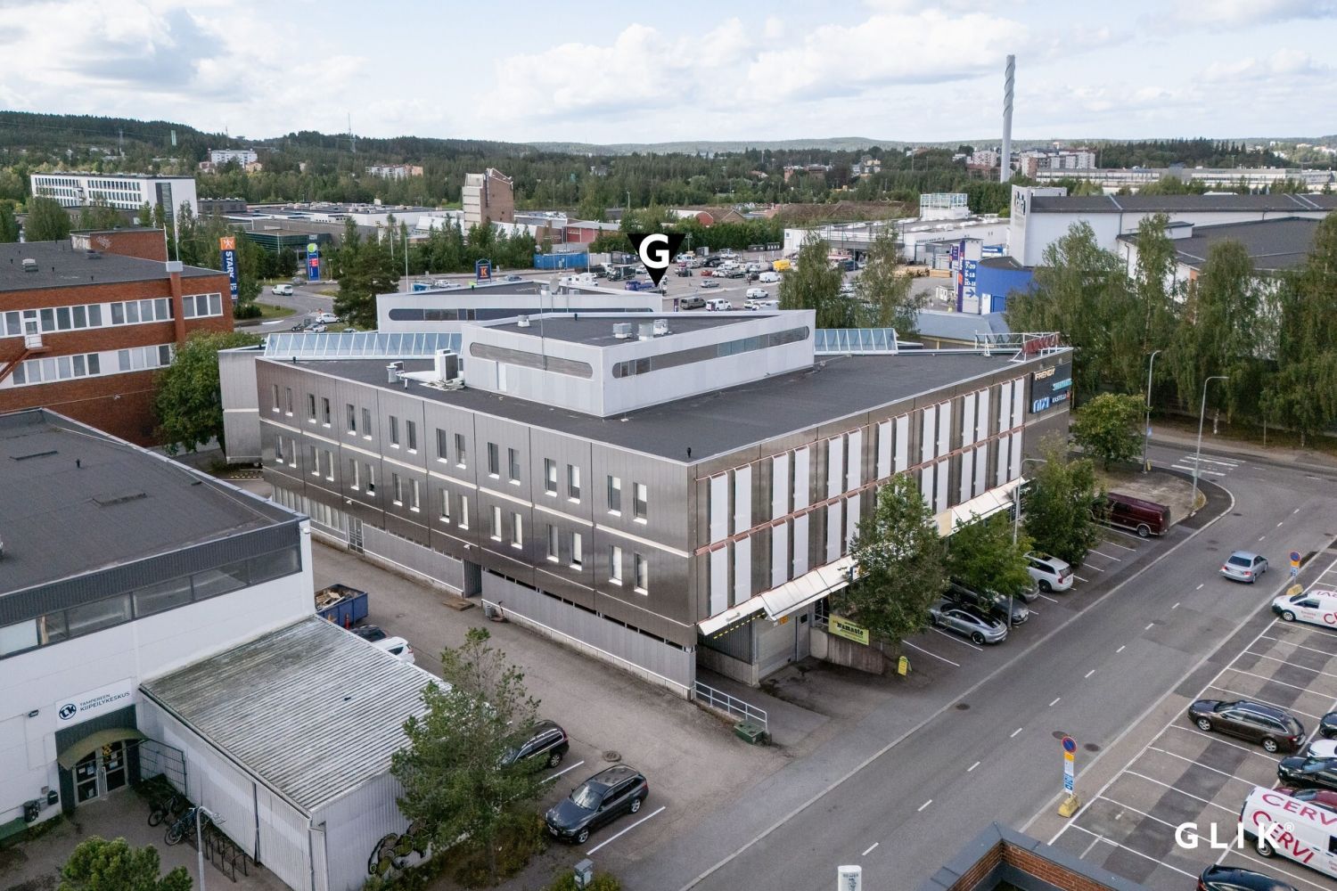 Taloyhtiöllä on lastaussilta talon takana