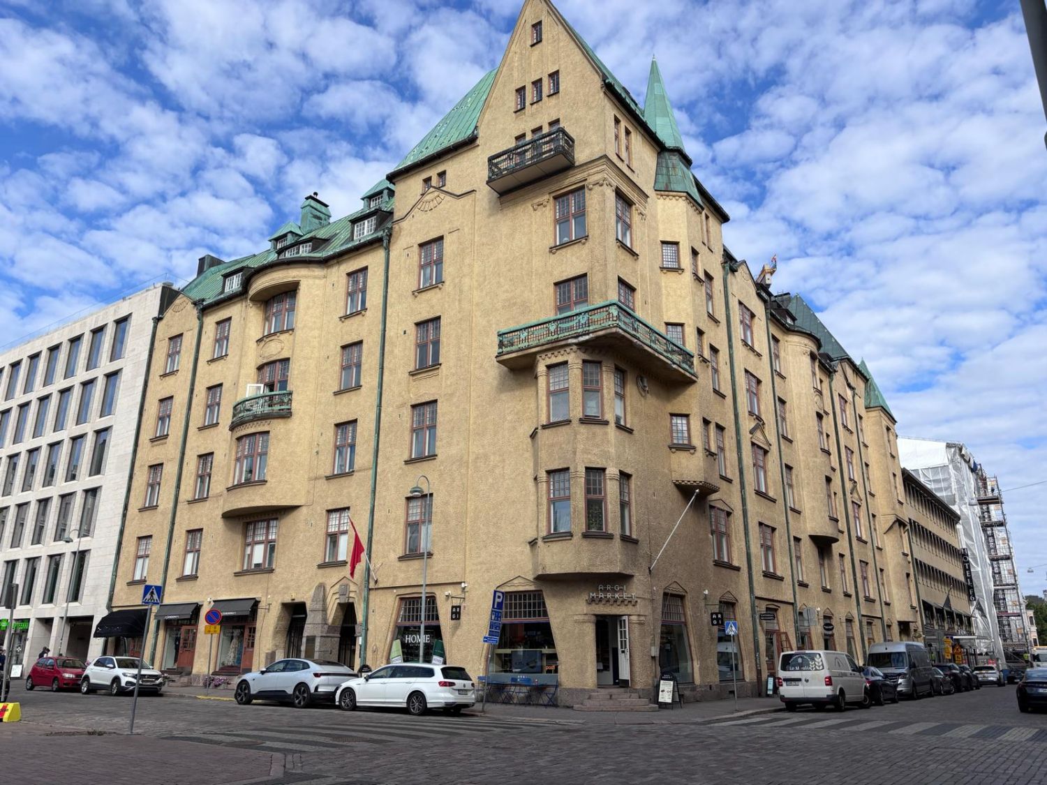 Viihtyisä 141 m² toimisto upeassa jugendtalossa Kasarmitorin laidalla 