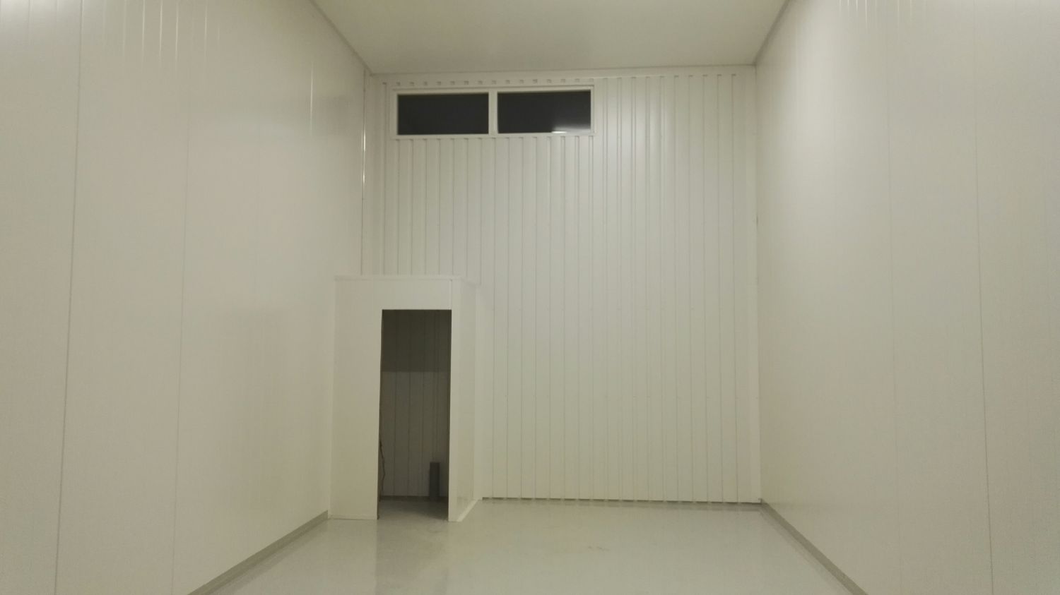 Siisti 47 m² varastotila/autotalli Koy Leppävaaran Talliosakkeessa. Oma sähkökäyttöinen nosto-ovi ja n. 2×4 m varastoparvi. Vuokra 900 €/kk (alviton), nimetty autopaikka lisäksi 25 €/kk.