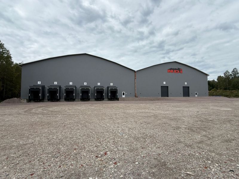 KORKEA HALLI + ISOT PIHAT raskaalle kalustolle ja ison volyymin logistiikkaan. Hyvä sijainti Kerava-Sipoon logistiikkake...