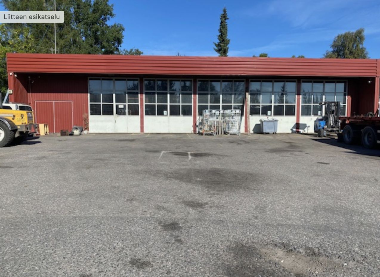 Hallirakennus viidellä 4m korkealla ovella. Rakennuksessa autojen pesupaikka, öljynerotuskaivo, huoltosyvennys ja painei...