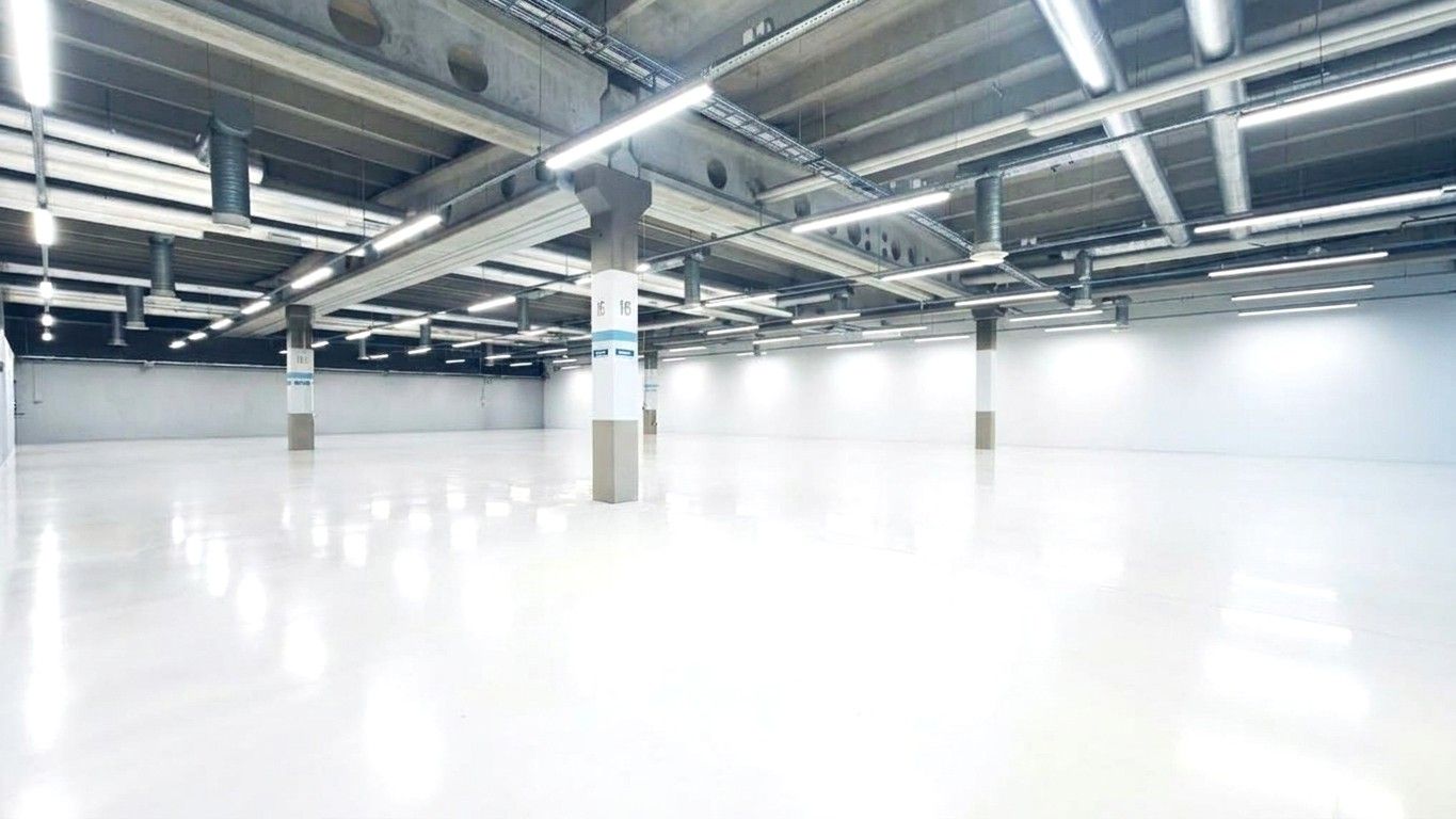 Vuokrataan katutason 4m korkea n.1500m2 liiketila Vantaanportin Retail Parkista. Tilassa löytyy nosto-ovi, sosiaalitilat...