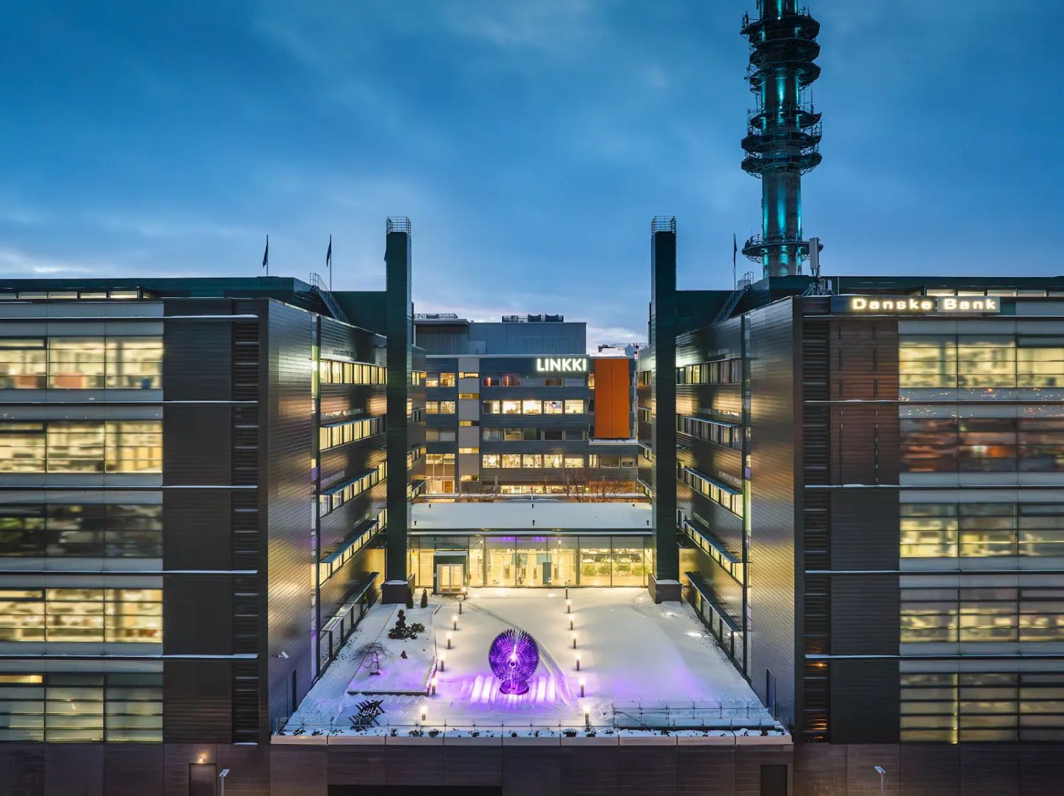 748 m² ylimmän kerroksen modernia ja edustavaa toimistotilaa.