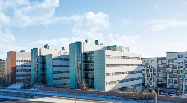 Vuokrattavana 1. kerroksen 400 m2 toimistotila, jossa on korkea huonekorkeus (3,4m). Tilaan on valmius rakentaa myös esi...