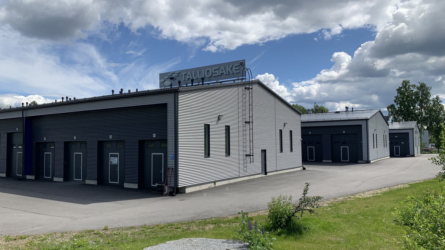 Julkisivu