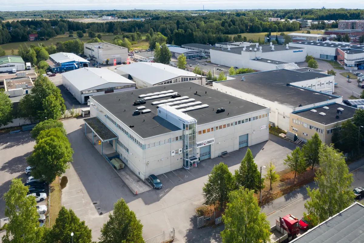 Vuokrattavana toisen kerroksen toimistohuone.