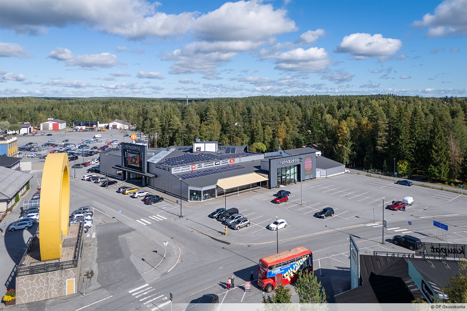 Vuokrattavana monikäyttöinen katutason liiketila aivan Tuurin kyläkauppaa vastapäätä. Tässä valoissa ja avarassa on tila...