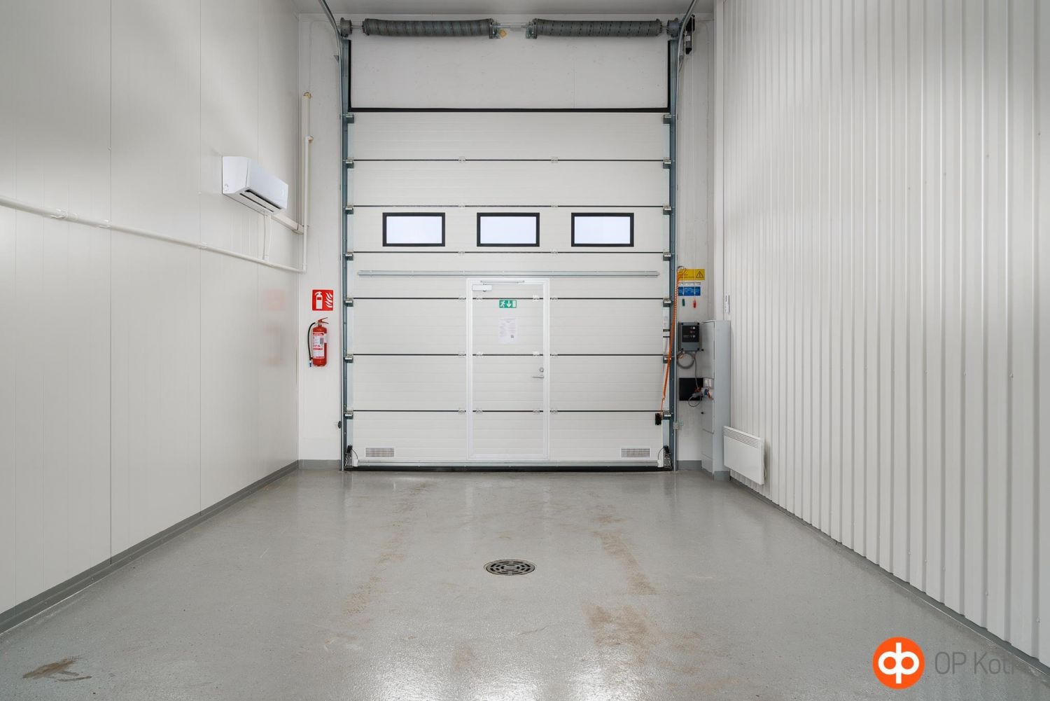 2018 valmistunut 39,7 m2 varastotila hyvällä paikalla Seppälänkankaalla. Tilan kokonaiskorkeus on 5m, nosto-ovi 3,9m x 3...