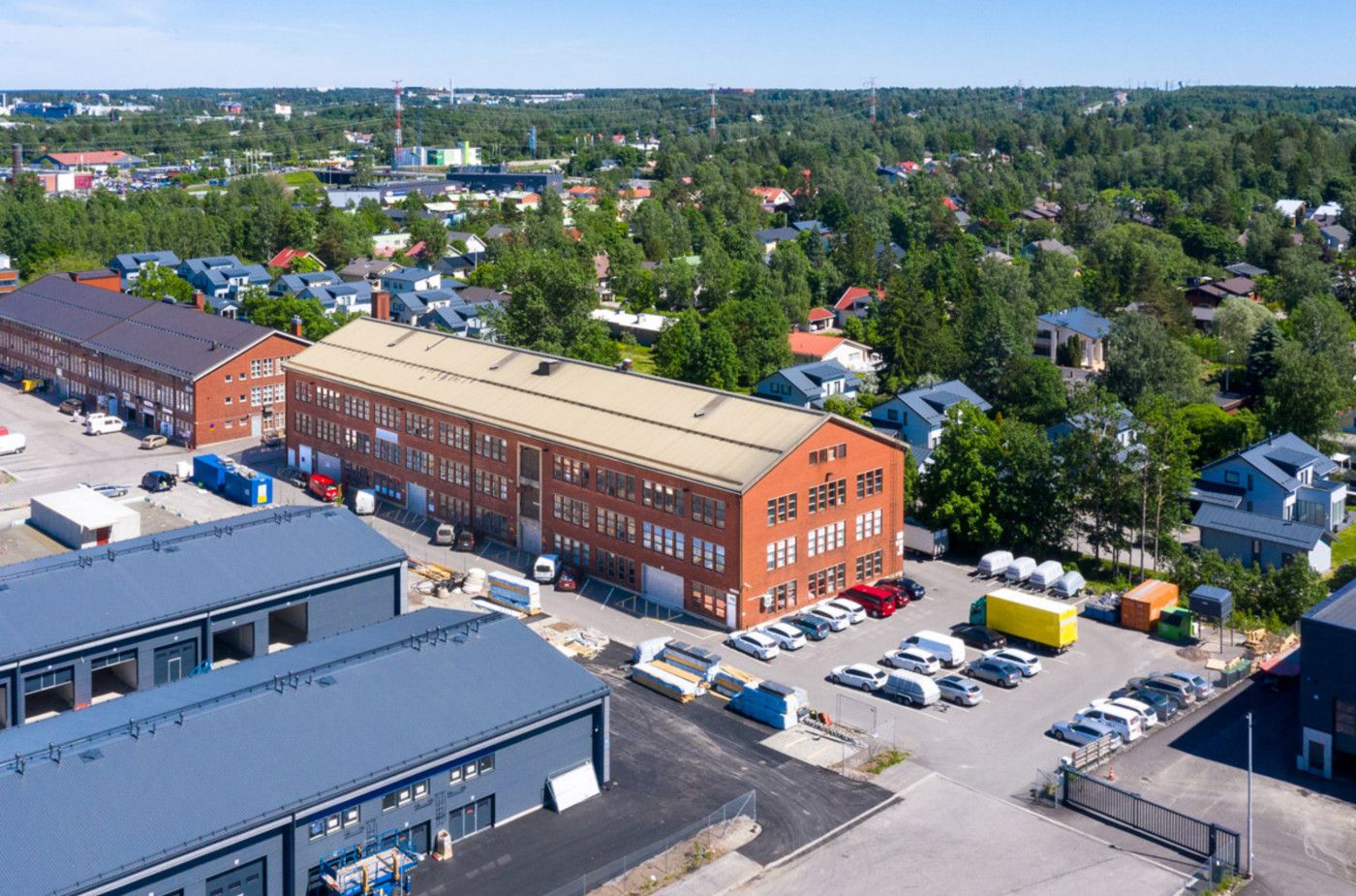 Vuokrataan monipuolinen kolmannen kerroksen 170 m2 työtila, joka soveltuu erinomaisesti pientuotantoon, varasto- ja työt...