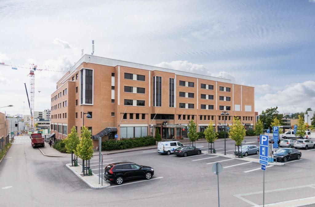 Vuokrataan 387 m2 toimitila liike- tai toimistokäyttöön Järvenpään keskustasta. Ensimmäisessä kerroksessa sijaitseva til...