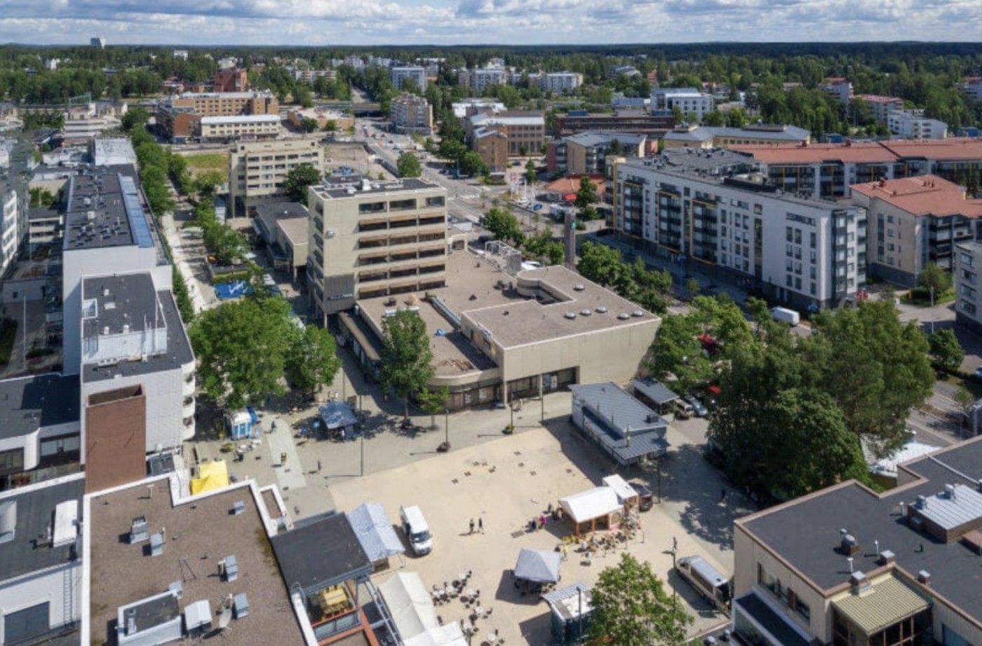 Vuokrataan 64 m2 liiketila Liikekeskus Sagan katutasosta, erinomaiselta paikalta Järvenpään kaupallisen kävelykadun varr...