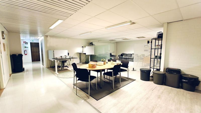 Vuokrataan 230 m2 toimisto-/liiketila  Kannelmäen Sitratorilla Kanneltalon vastapäätä. Huoneisto sijaitsee hissillisen t...