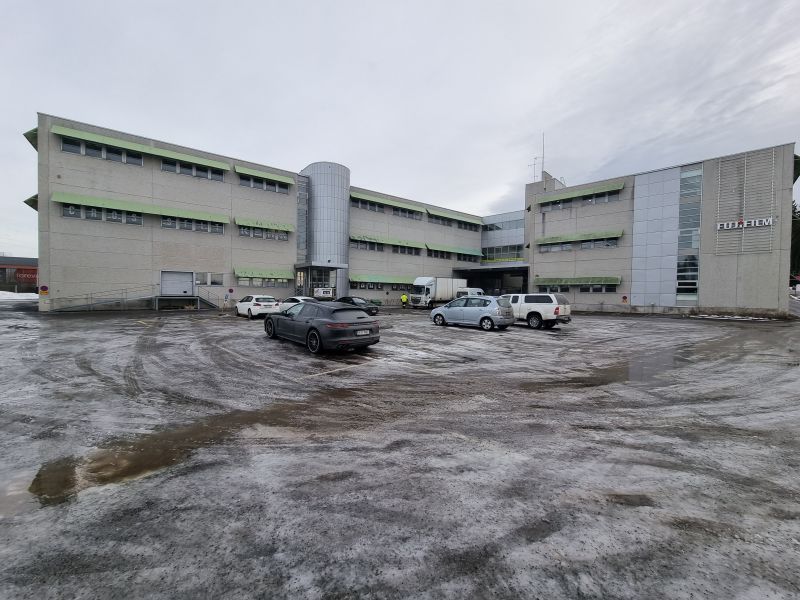 315 m2 myymälä/varasto omalla lastauslaiturilla, sekä tavarahissillä näkyvällä paikalla kehä 3:lla. Katso pohjakuva: www...