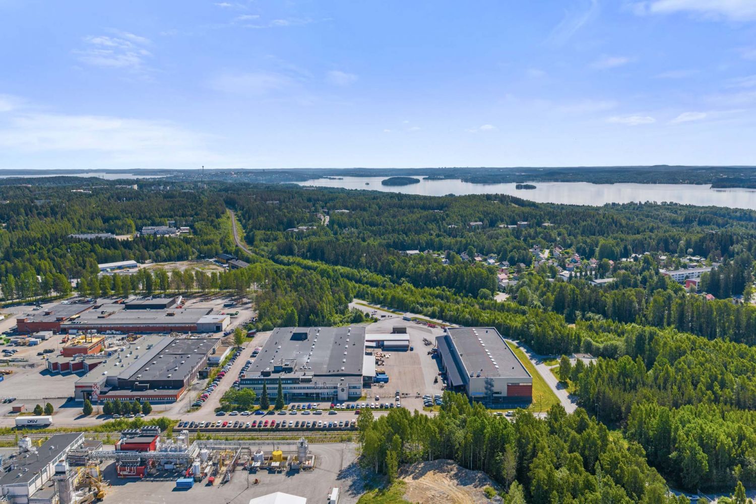 Vuokrataan tuotantotilaa 7 457 m2&nbsp;ja toimistotilaa 1 674m2. Tuotantotilan korkeus on noin 6 metri&auml;.Kaapelikatu 3 on Tampereen Myllypurossa sijaitseva monipuolinen teollisuus- ja varastokiinteist&ouml;. Kohde koostuu kahdesta erillisest&auml; rakennuksesta, joiden tilat soveltuvat tuotanto...