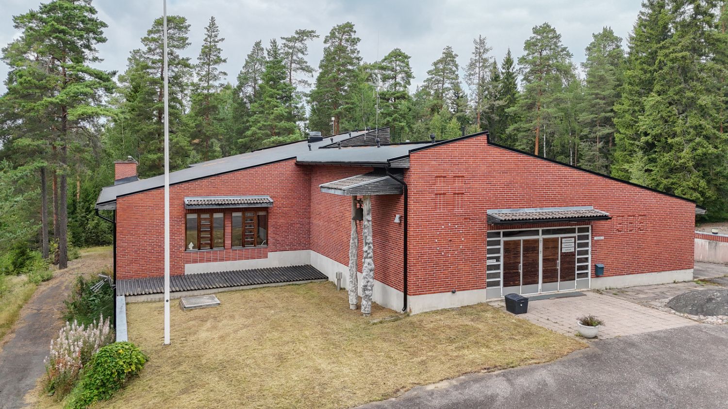 Silokallion leirikeskus kauniin Joutsijärven rannalla!

Tilan pinta-ala 20 hehtaaria, jossa leirikeskuksena toimineen ...