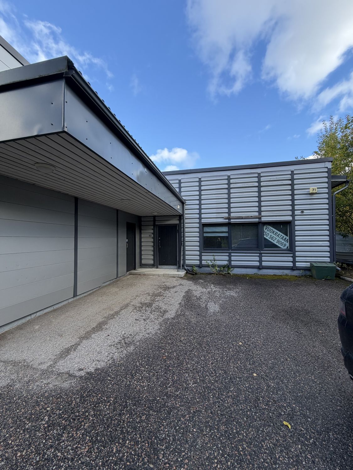 Liiketila, 74m2 tehoneliöt, joka soveltuu erinomaisesti myös työ/, näyttely- ja hoivatilaksi