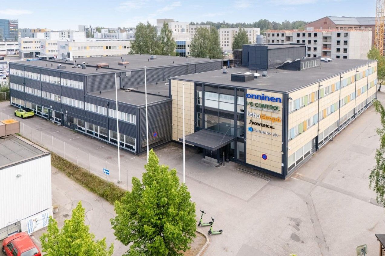 Vuokrattavana ylimmän kerroksen juuri remontoitu valoisa toimistotila. Toimitilassa on kattoikkuna mikä antaa avaruuden ...