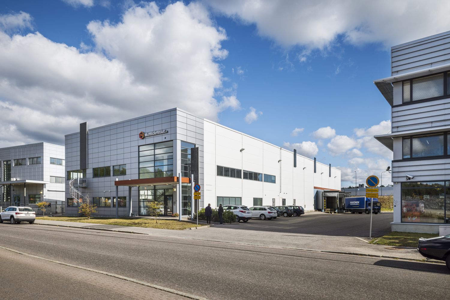 Alkuvuoden 2027 aikana vapautuva noin 3 296 m²:n toimitilakokonaisuus Roihupellon teollisuusalueella. Kokonaisuus soveltuu hyvin yritykselle, joka tarvitsee toimisto-, tuotanto- ja varastotilat saman katon alta. Tilat käsittävät noin 797 m² toimistotilaa, 885 m² tuotantotilaa, 1 176 m² varastotilaa ...