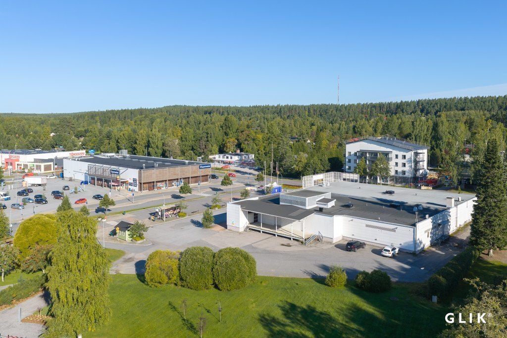 Myydään hyväkuntoinen liikekiinteistö Oriveden keskustasta. 

Myymälä tilaa joka soveltuu myös muihin liiketoimintoihin,...