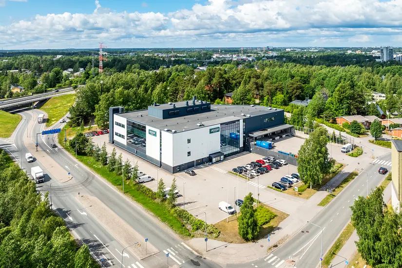 Vuokrataan n.1009m2 liiketilaa, sopii esim kuntosaliksi, valmiit suihkut, puhukuhuoneet, avotilaa, aulatilaa
