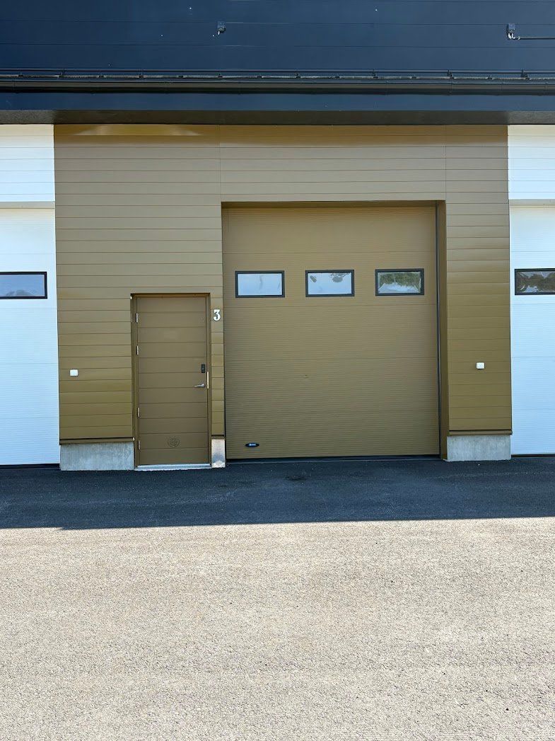 Kempeleessä vuonna 2021 valmistunut hallitila, jossa n. 30m2 hallitilaa ja takaosassa n. 15m2 sos.tilaaa ja toimistoa.
H...