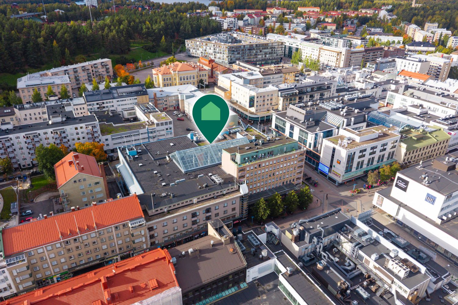 Jyväskeskuksessa, näkyvällä paikalla kahvila- / ravintola- ja myymälätilaa! Vuokrattavissa erikseen tai yhdistettävissä!...
