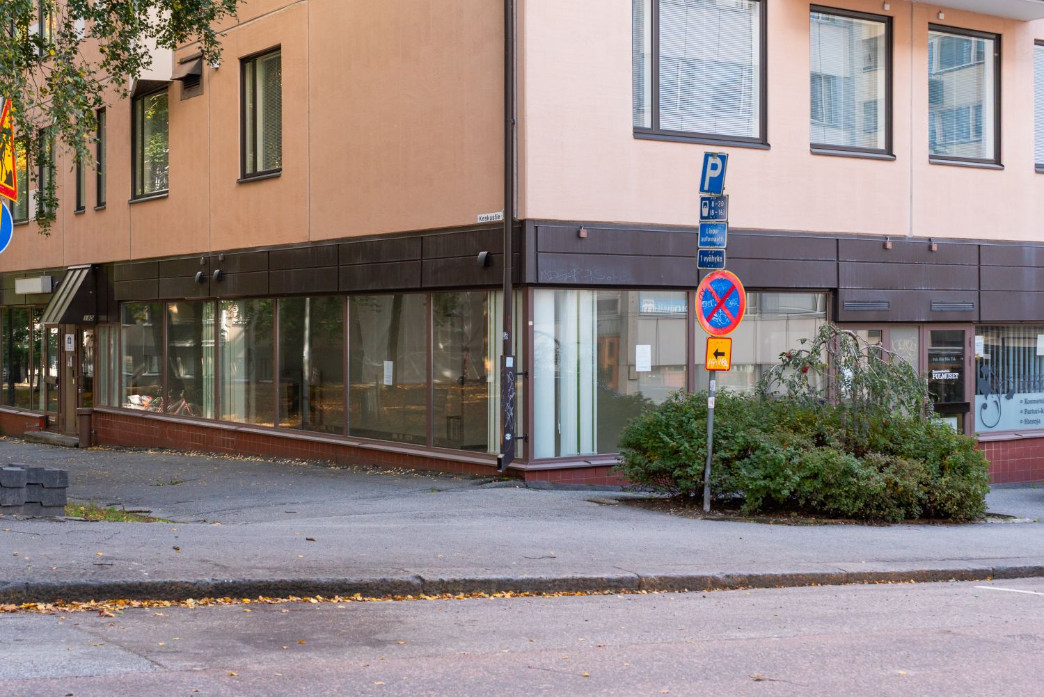 Näkyvällä paikalla, isoilla näyteikkunoilla varustettu liiketila!

Aivan ydinkeskustan tuntumassa avara ja valoisa liike...