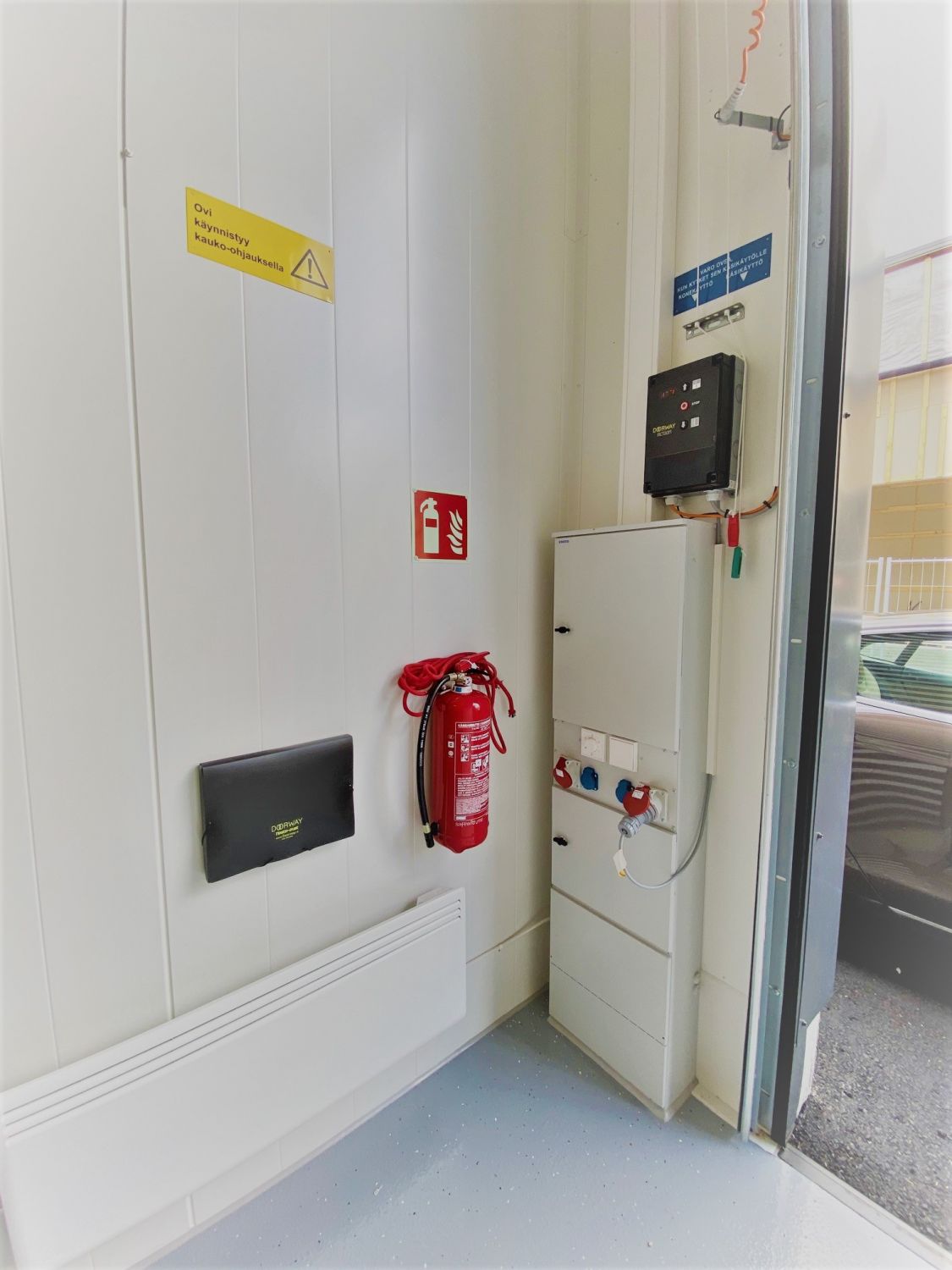 Sähkökeskus, voimavirta, nosto-oven sähkömekanismi