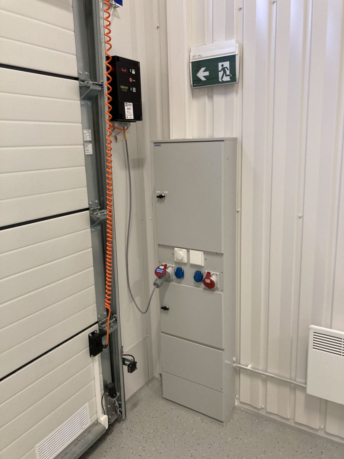 Sähkökeskus, voimavirta, nosto-oven sähkömekanismi