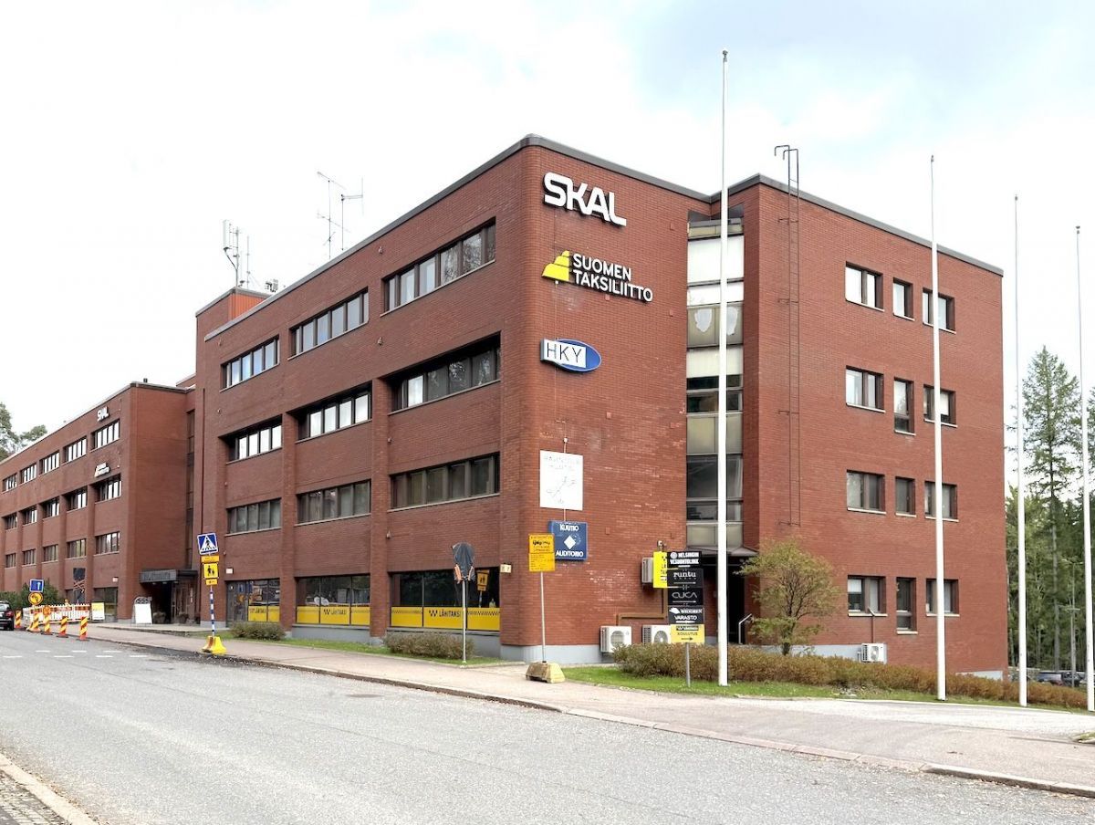 Vuokrataan 1. kerroksen pieni toimistotila Haagasta. Tilassa on erillinen toimistothuone, eteinen ja oma wc. Tila on het...