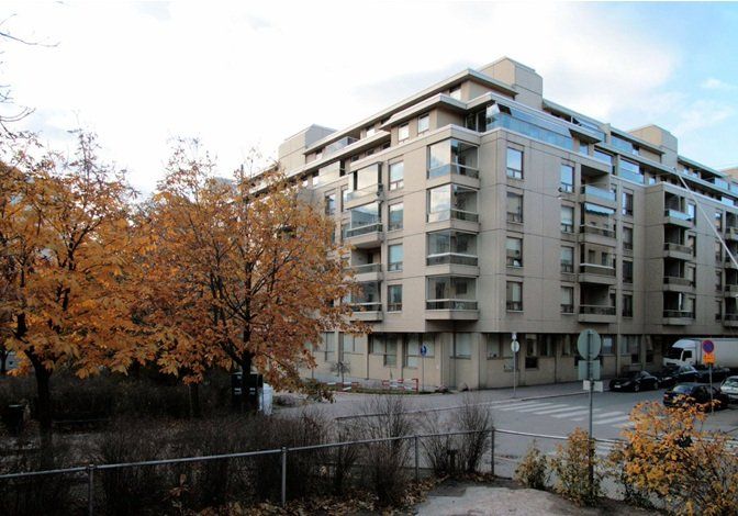 Vuokrattavana toimistotila kulmakiinteistöstä osoitteessa Köydenpunojankatu 8/ Ruoholahdenkatu 26. Tila sijaitsee katuta...