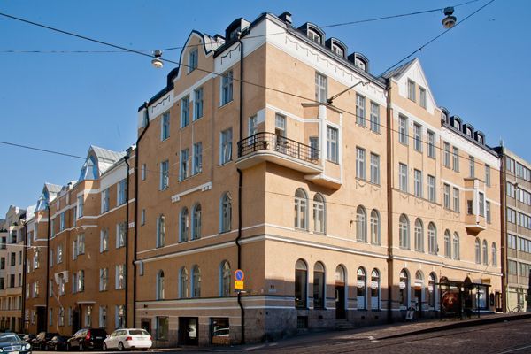 Vuokrataan persoonallinen liiketila Kruununhaasta Vironkadun ja Snellmaninkadun kulmasta. Tila koostuu kahdesta huoneest...