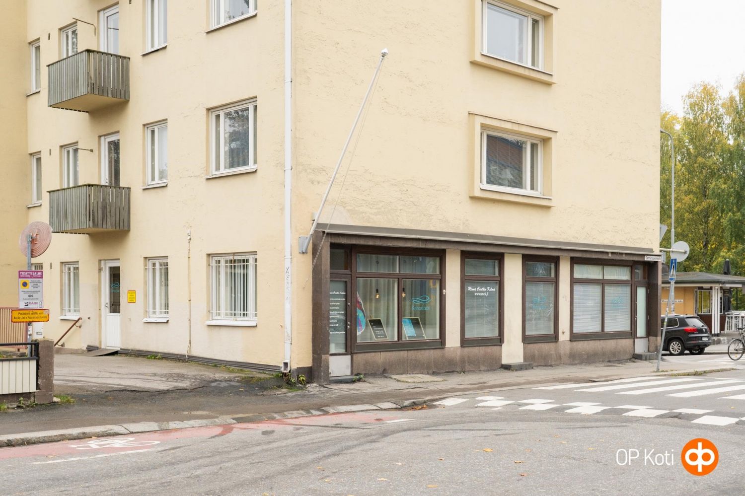 Siistikuntoinen ja valoisa katutason liiketila aivan yliopiston pääkampuksen naapurissa. Tila koostuu kolmesta erillises...