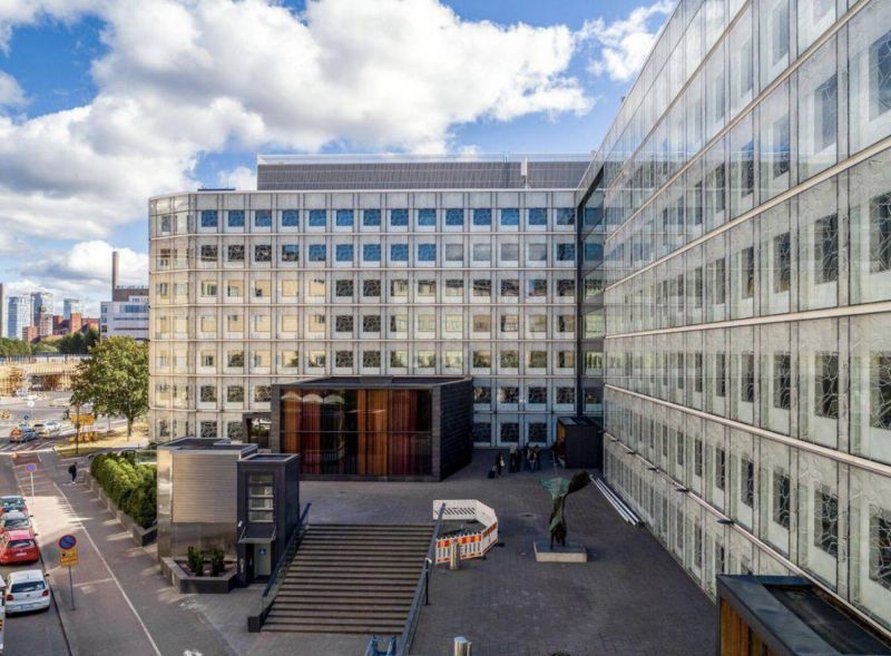6 kerroksen 1 221 m² toimistokokonaisuus Hakaniemenranta 6. Puolikas kerros ja avara monitilaratkaisu sisältäen suuren k...