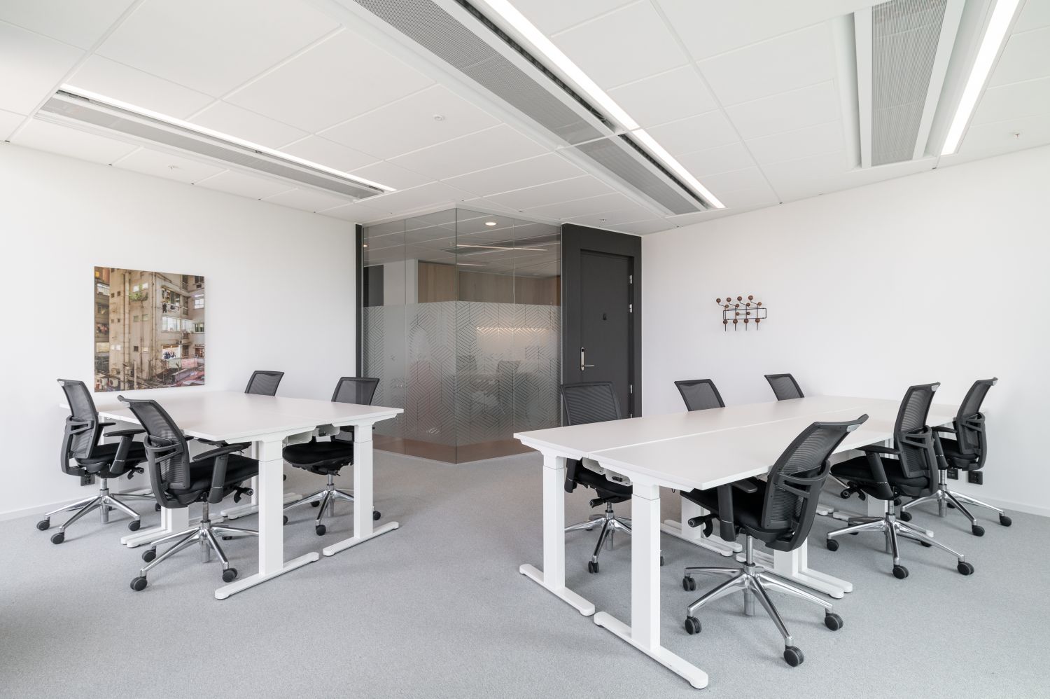 Designpainotteinen yksityinen toimisto 40 henkilölle Spaces Postitalo