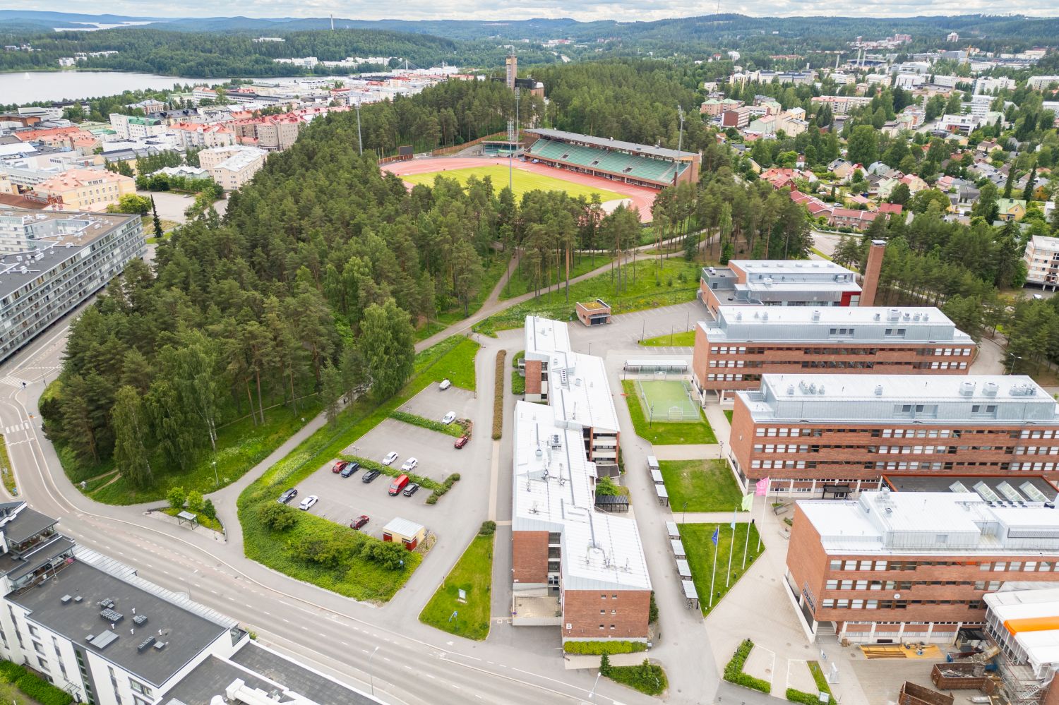 Harjunkulman kiinteistökehityskohde sijaitsee näkyvällä paikalla välittömästi Jyväskylän ydinkeskustan tuntumassa. Asema...
