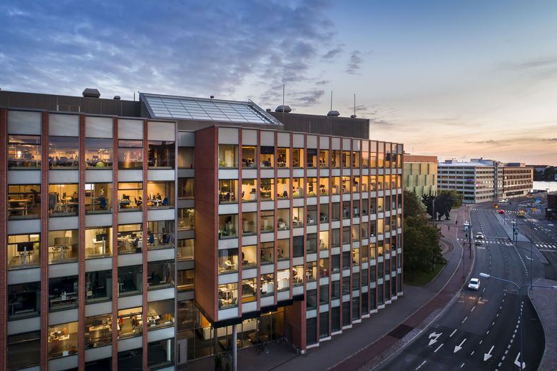 Tarjolla vuokrattavaksi 2979 m2 toimistotilaa modernissa kiinteistössä Ruoholahdessa. 

Toimiston sijainti on ihanteelli...