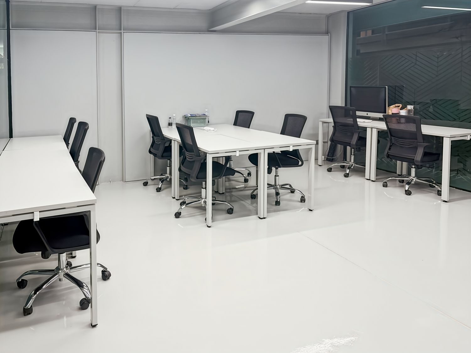 Designpainotteinen yksityinen toimisto 40 henkilölle Spaces Eerikinkatu