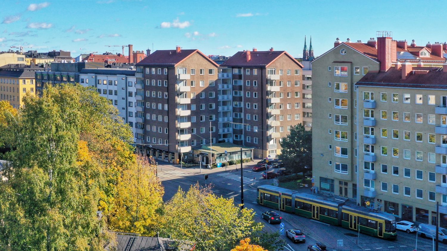Näyttävä ja valoisa liiketila erinomaisella näkyvyydellä Hietalahdessa