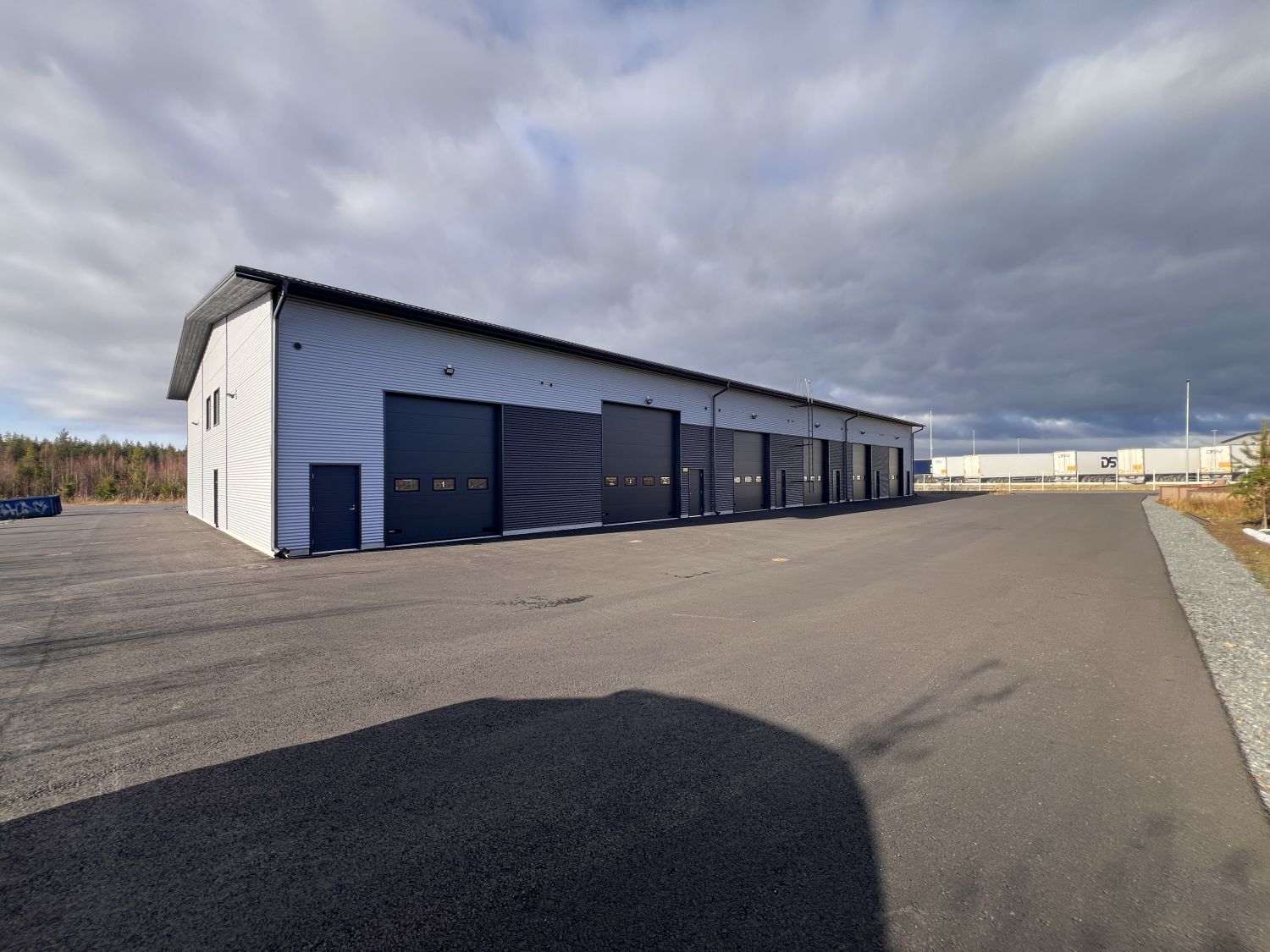 Varastotilaa hyvällä paikalla, uuden Schenkerin terminaalin läheisyydessä. Sijainti on logistisesti erinomainen, lähellä...