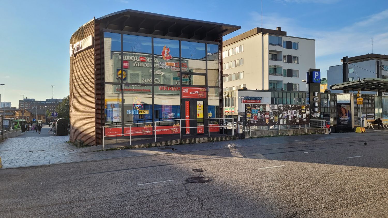 Julkisivu