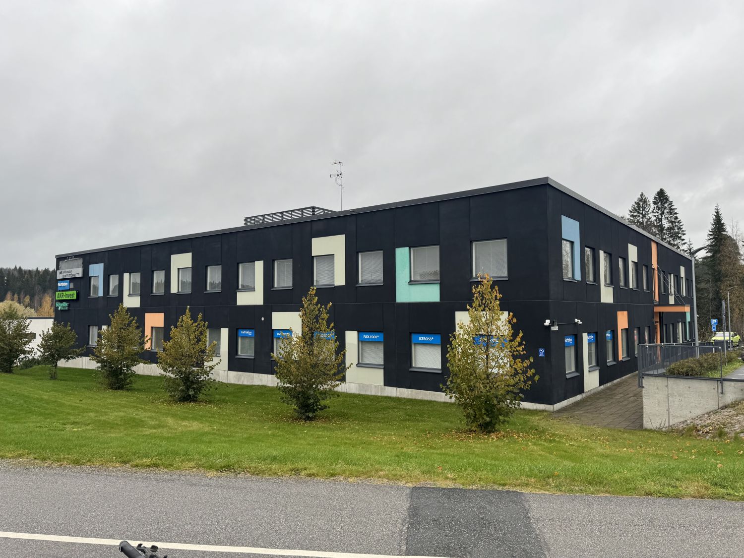 Nyt tarjolla laadukas ja uutta vastaava toimistokokonaisuus Kukkumäessä, aivan Sairaala Novan vastapäätä. Tilat ovat muu...